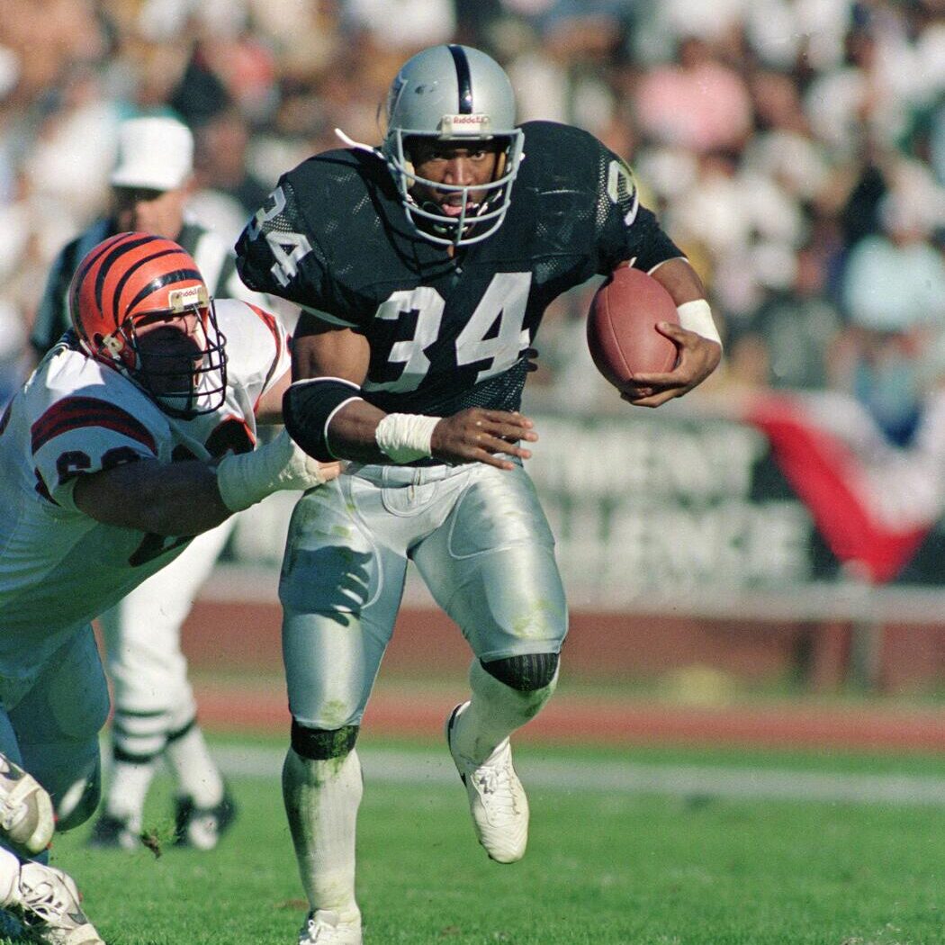 bo Jackson signing signed signature auto autograph