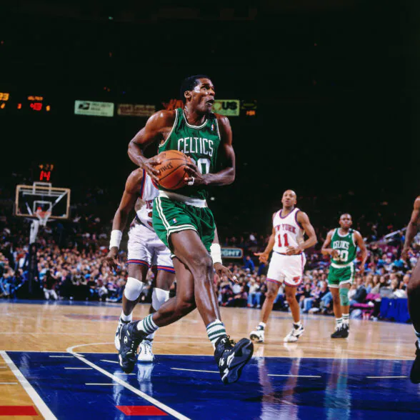 Robert parish hof signed signature signing auto autograph